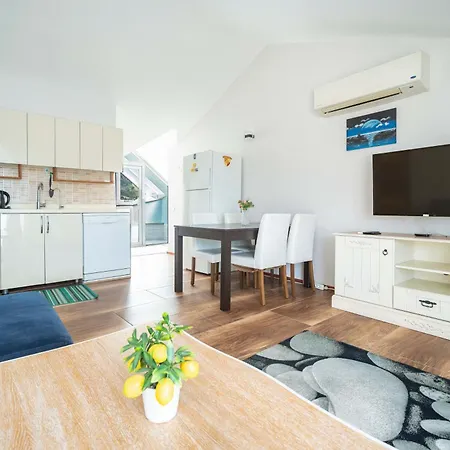 Apartment Dedeminn Garden House